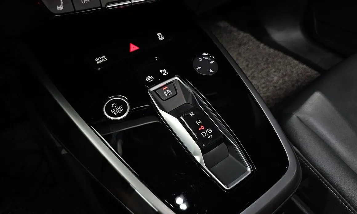 Audi Q4 e-tron — фото 2