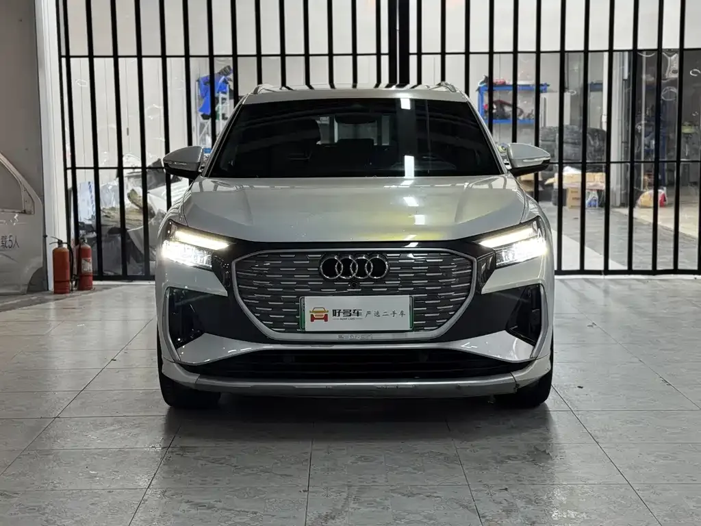 Audi Q4 e-tron — фото 6