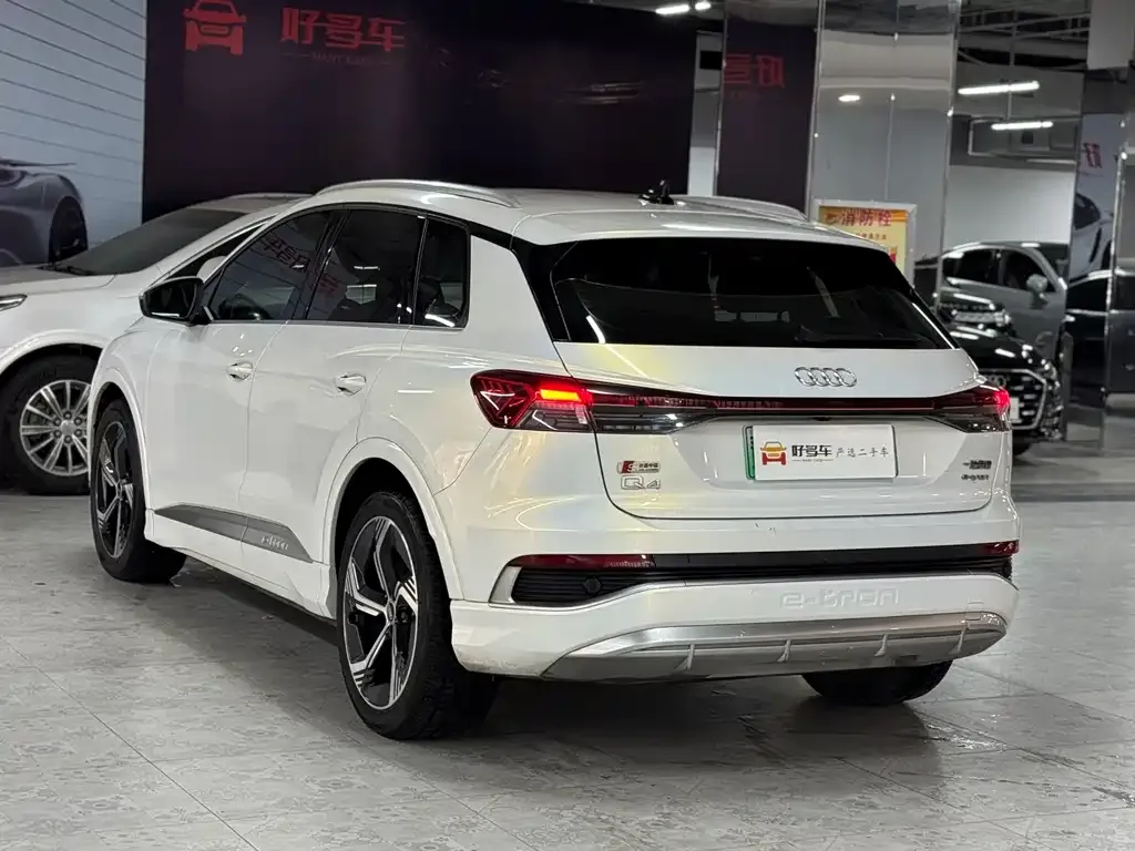 Audi Q4 e-tron — фото 4