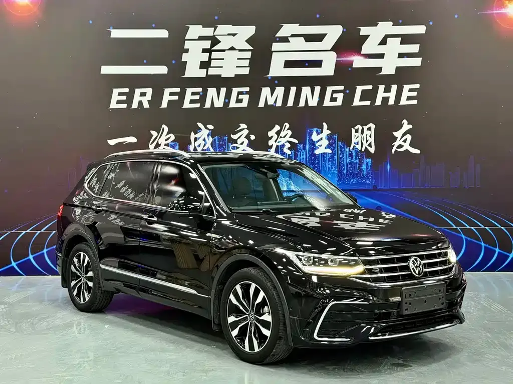 Volkswagen Tiguan L — фото 10
