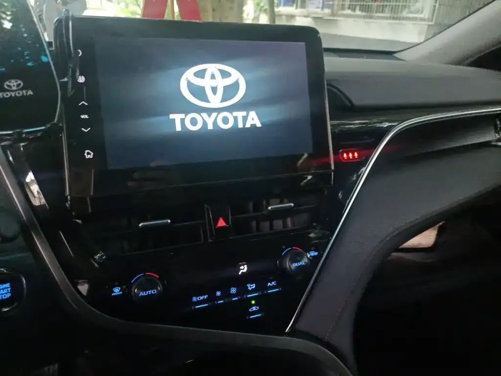 Toyota Camry — фото 5