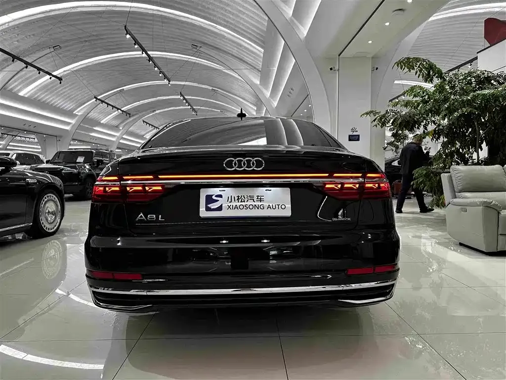 Audi A8 — фото 4