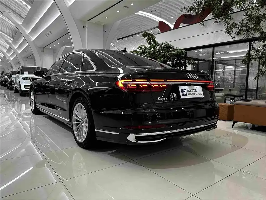 Audi A8 — фото 8