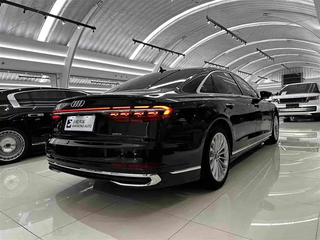 Audi A8 — фото 3