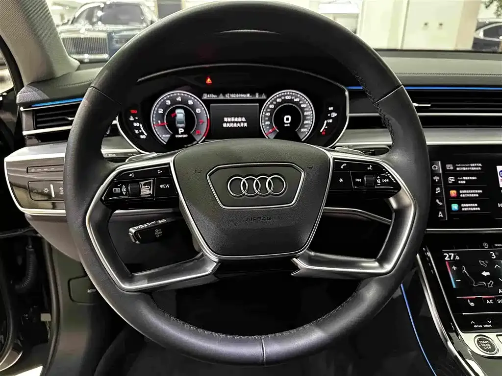 Audi A8 — фото 7