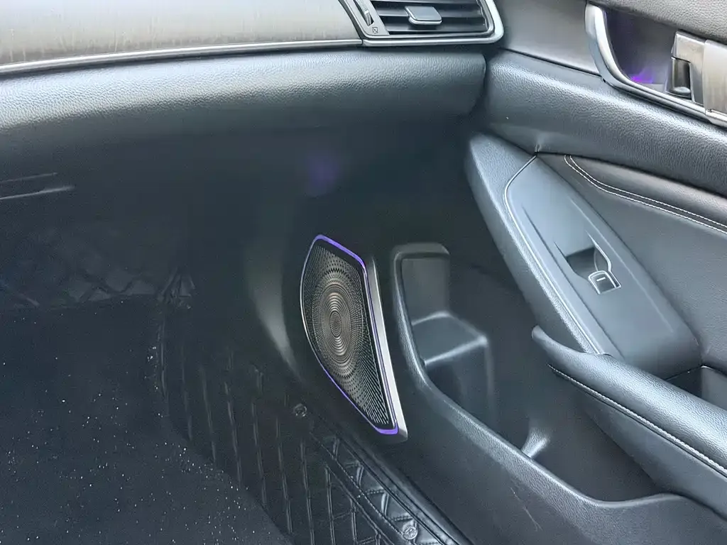 Honda Accord — фото 10