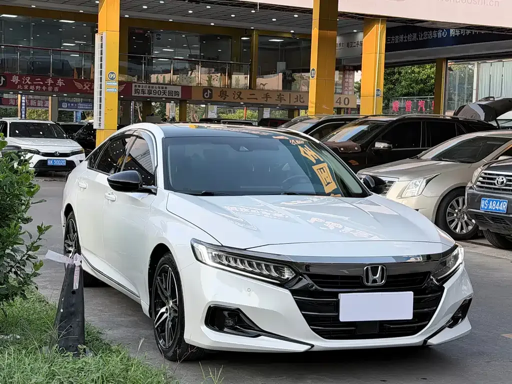 Honda Accord — фото 9