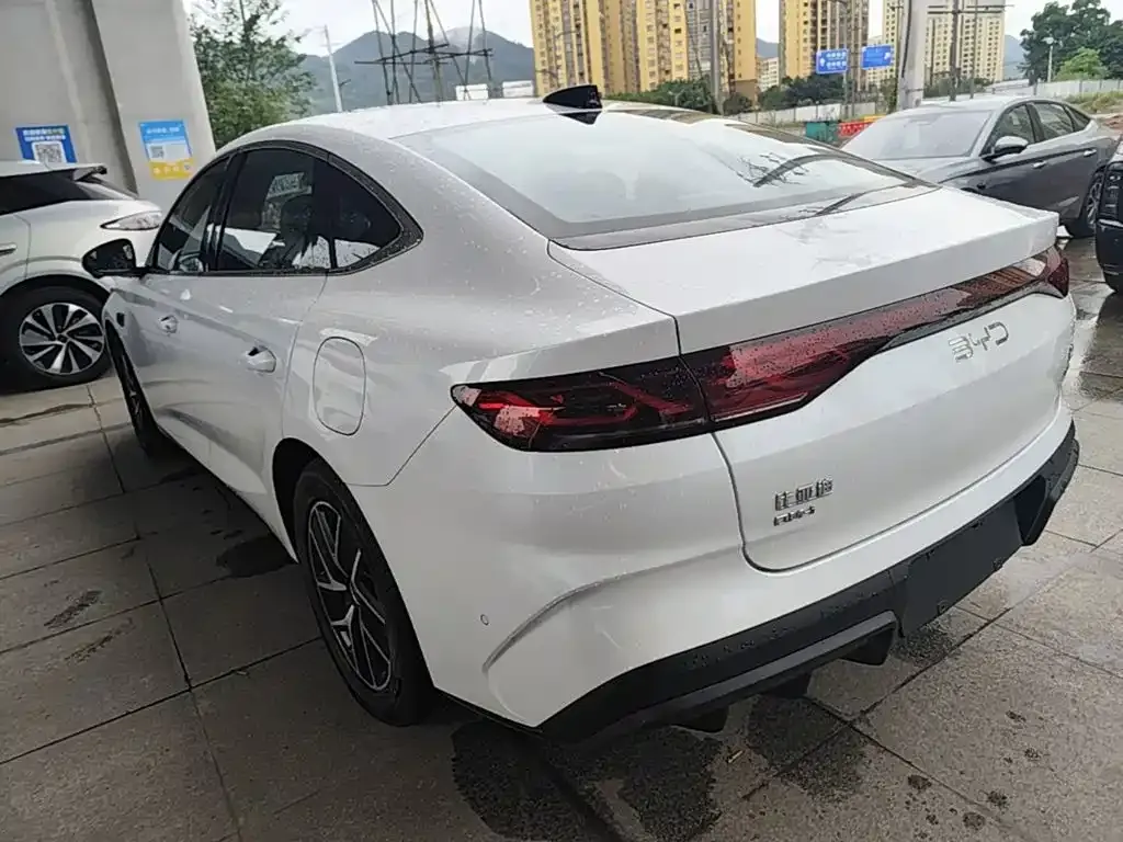 BYD Qin L — фото 6