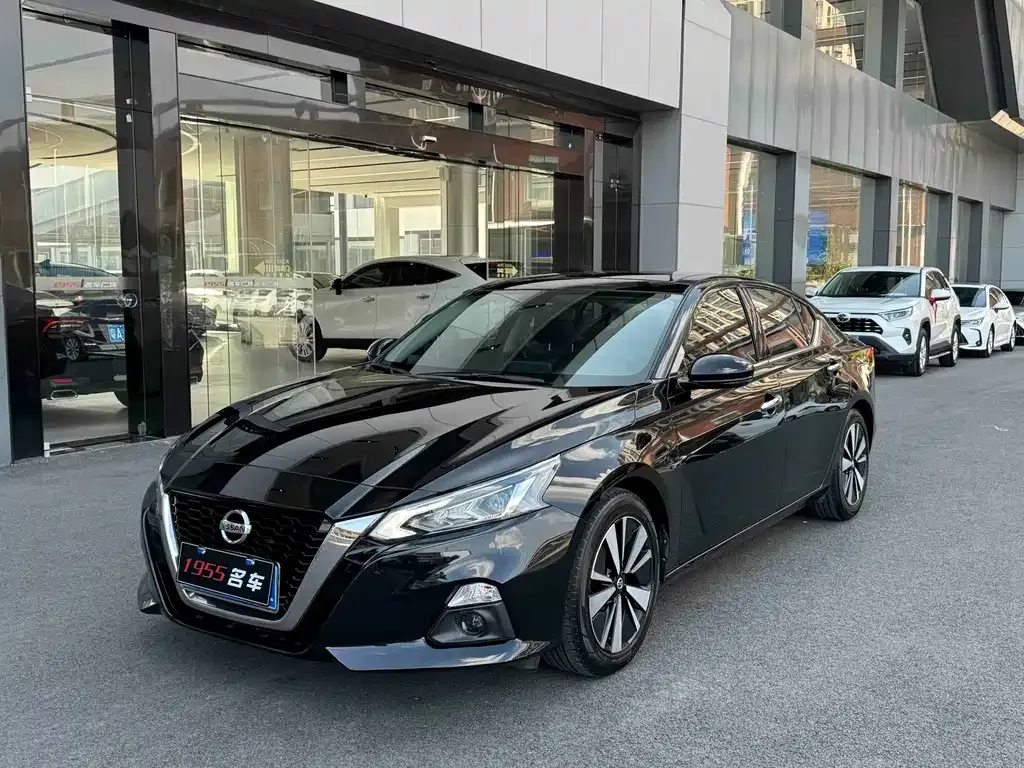 Nissan Teana — фото 1