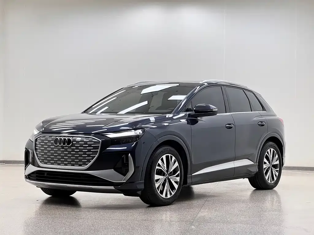 Audi Q4 e-tron — фото 1
