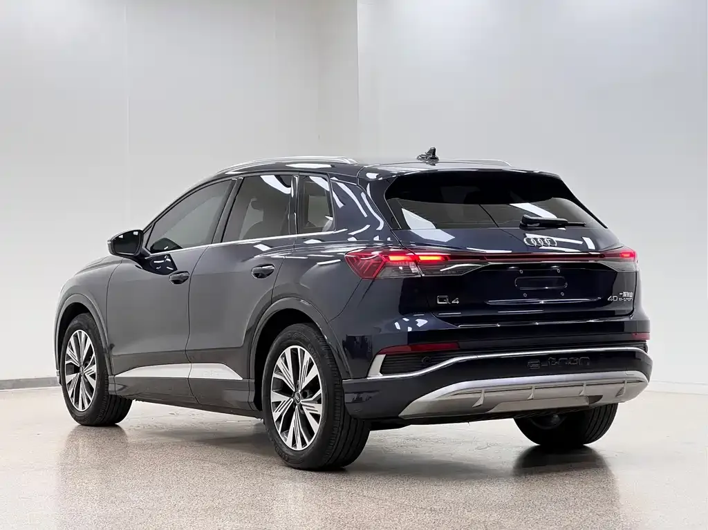 Audi Q4 e-tron — фото 9