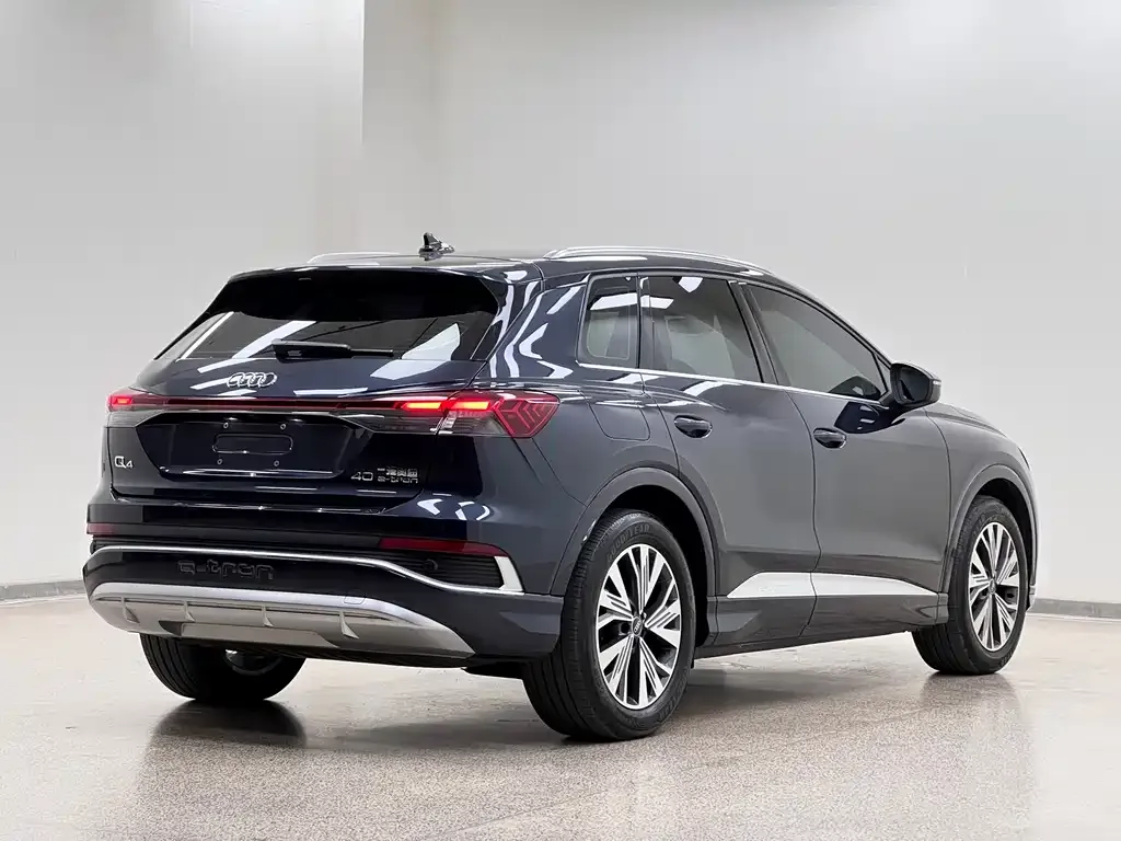 Audi Q4 e-tron — фото 8
