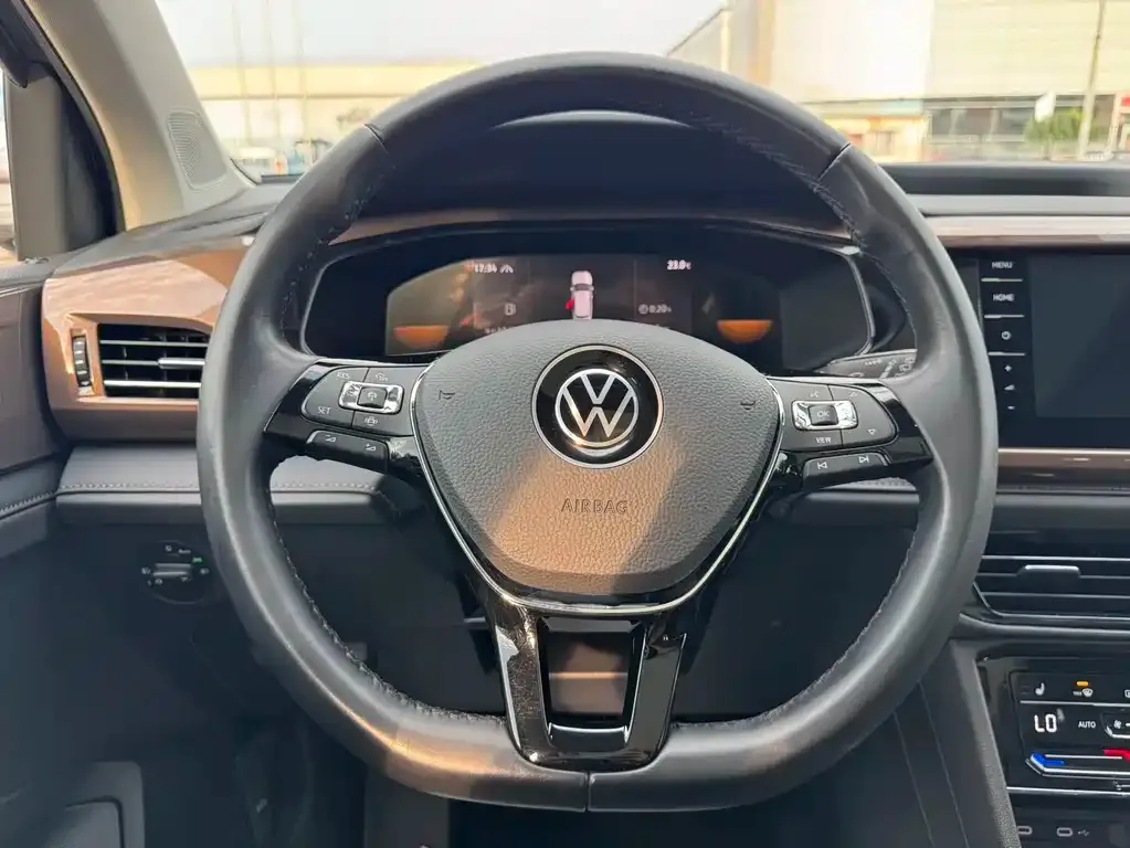 Volkswagen Tharu — фото 7
