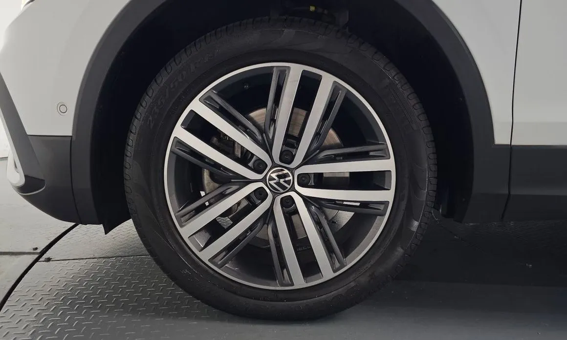 Volkswagen Tiguan — фото 10