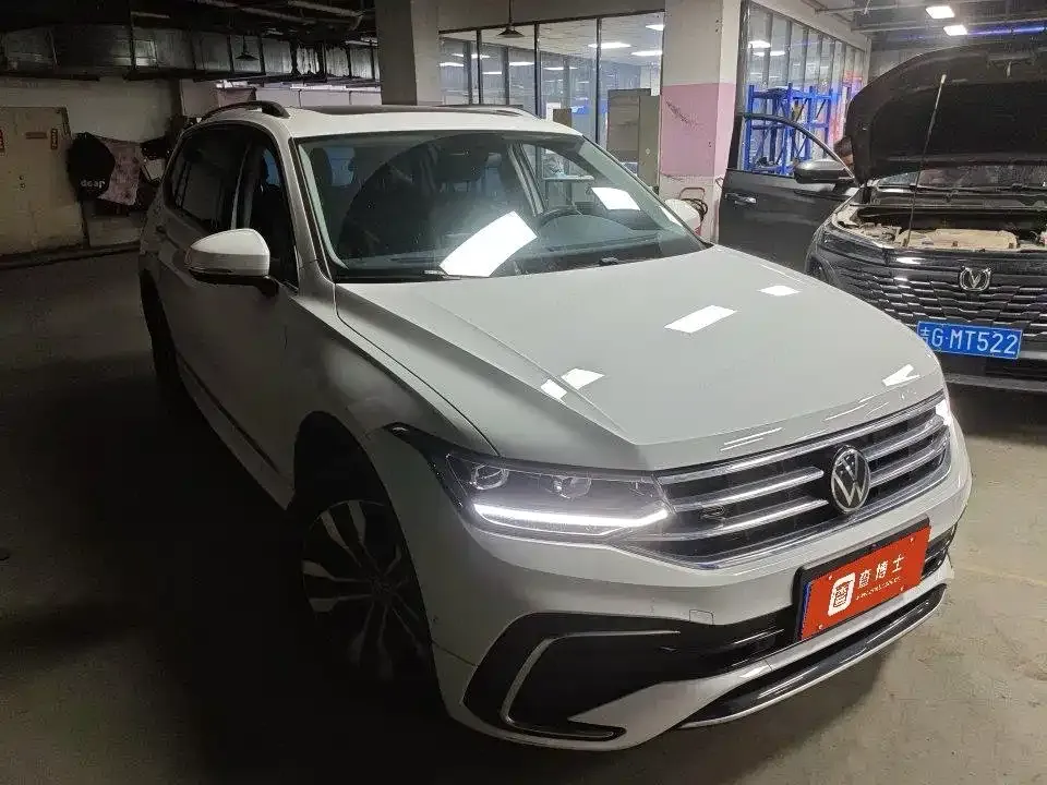 Volkswagen Tiguan L — фото 7