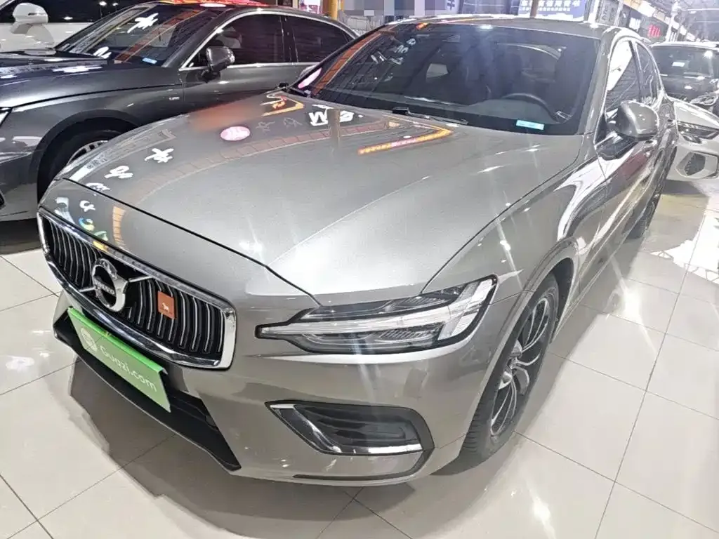 Volvo S60 — фото 1