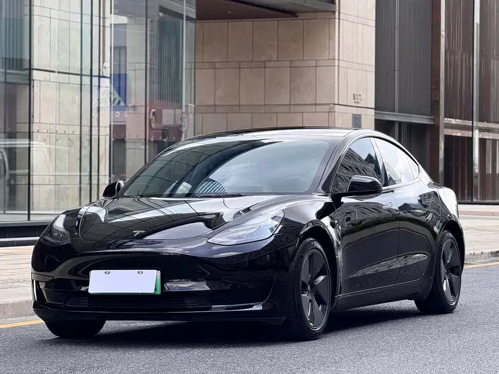 Tesla Model 3 — фото 1