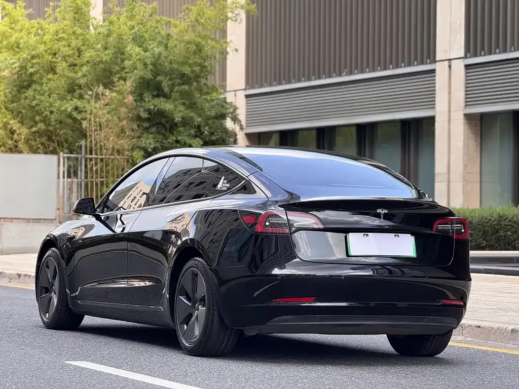 Tesla Model 3 — фото 10