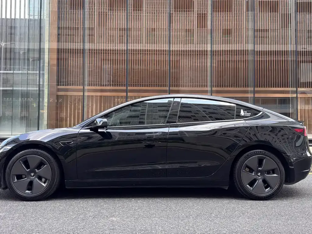 Tesla Model 3 — фото 3