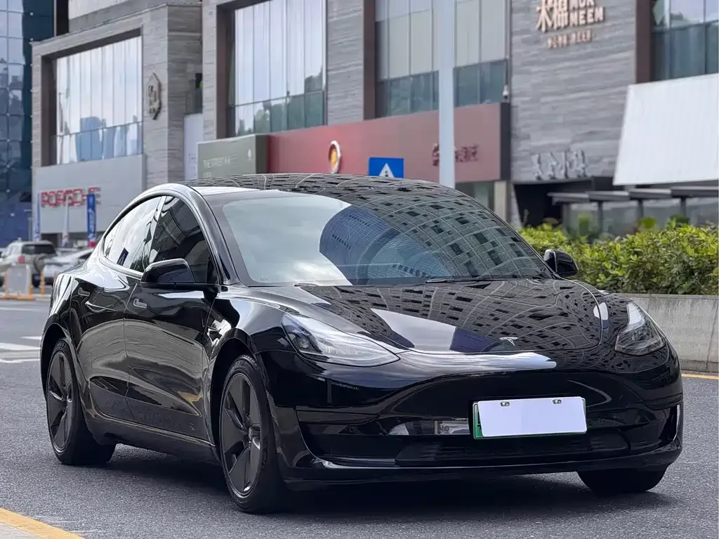 Tesla Model 3 — фото 9