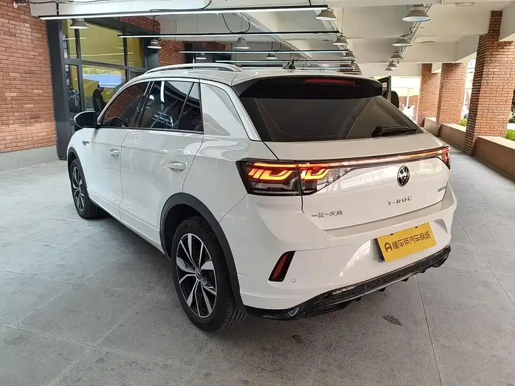 Volkswagen T-Roc — фото 5
