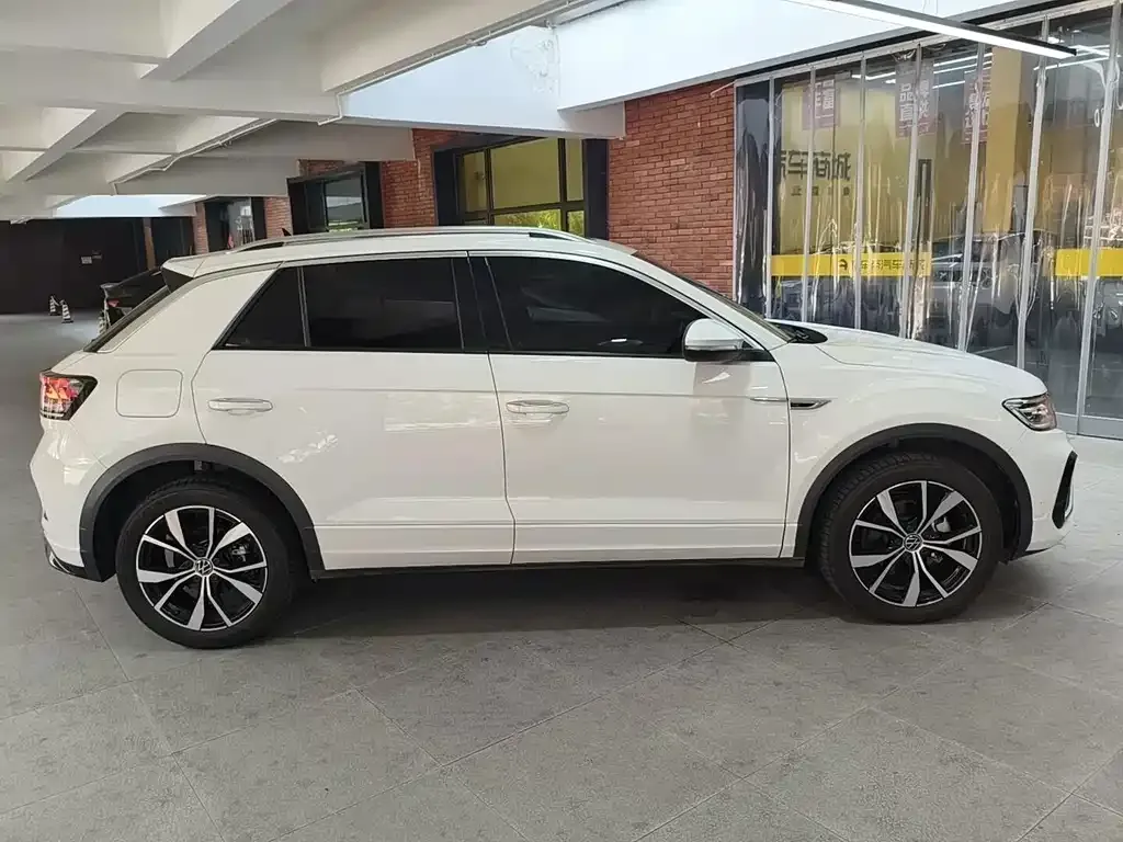 Volkswagen T-Roc — фото 10