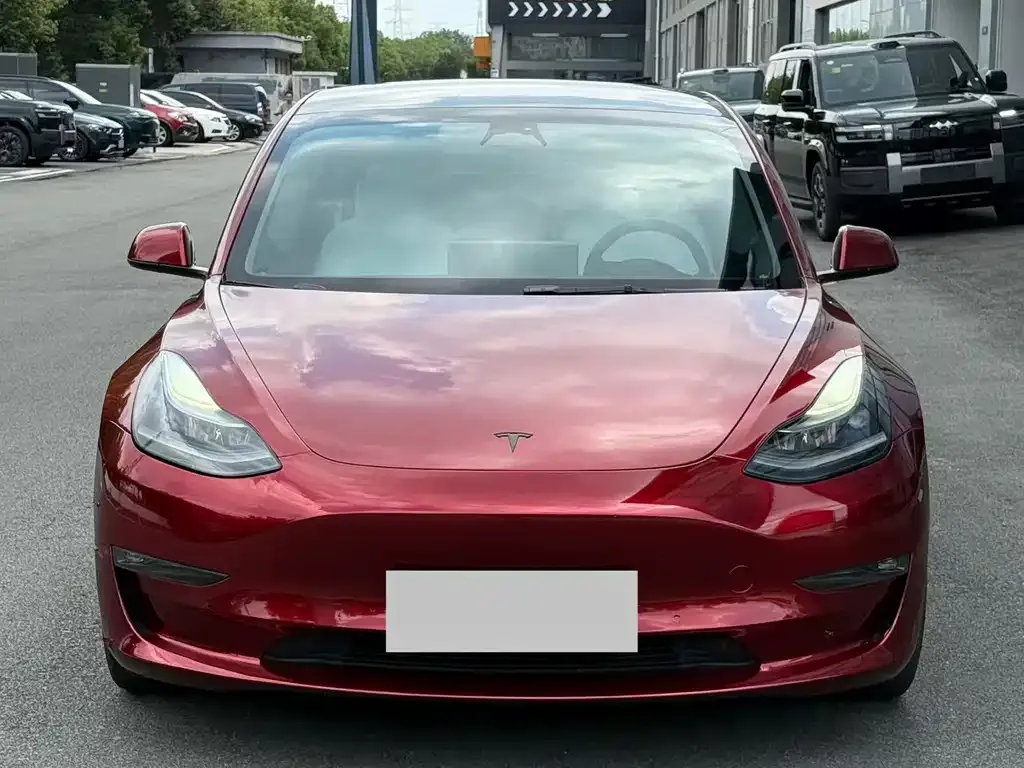 Tesla Model 3 — фото 1