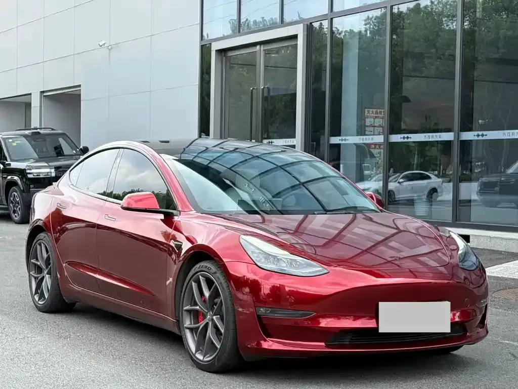 Tesla Model 3 — фото 4