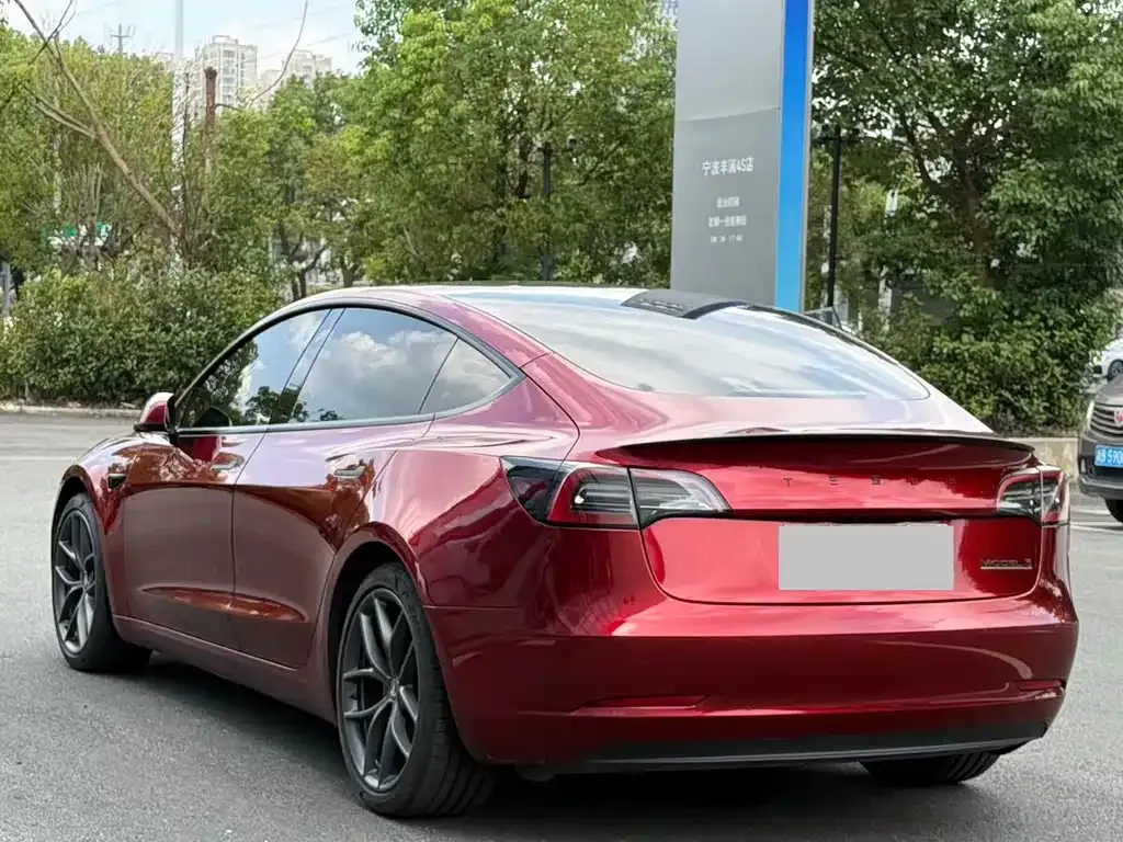 Tesla Model 3 — фото 7