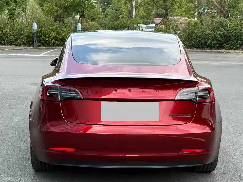 Tesla Model 3 — фото 8