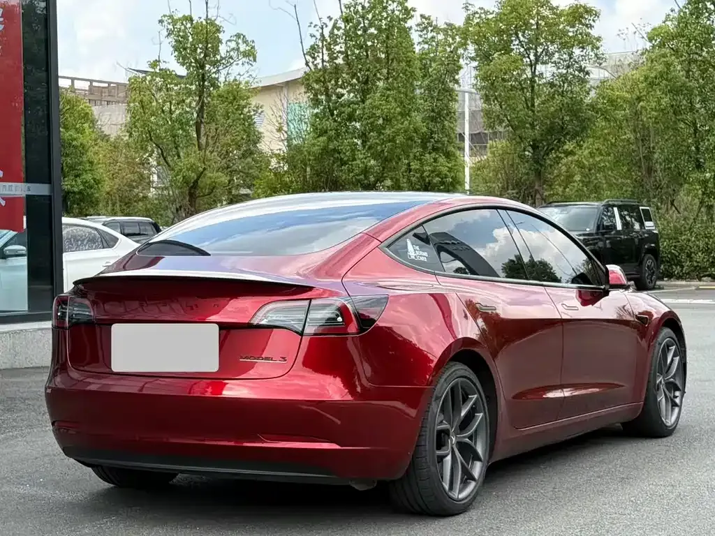 Tesla Model 3 — фото 5