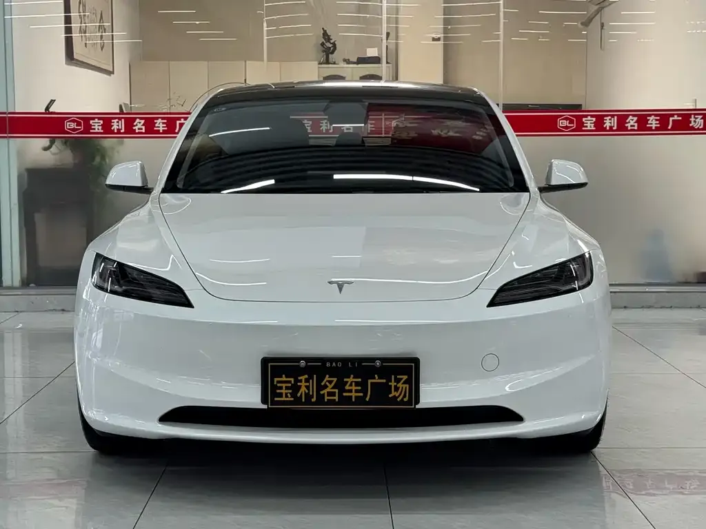 Tesla Model 3 — фото 1