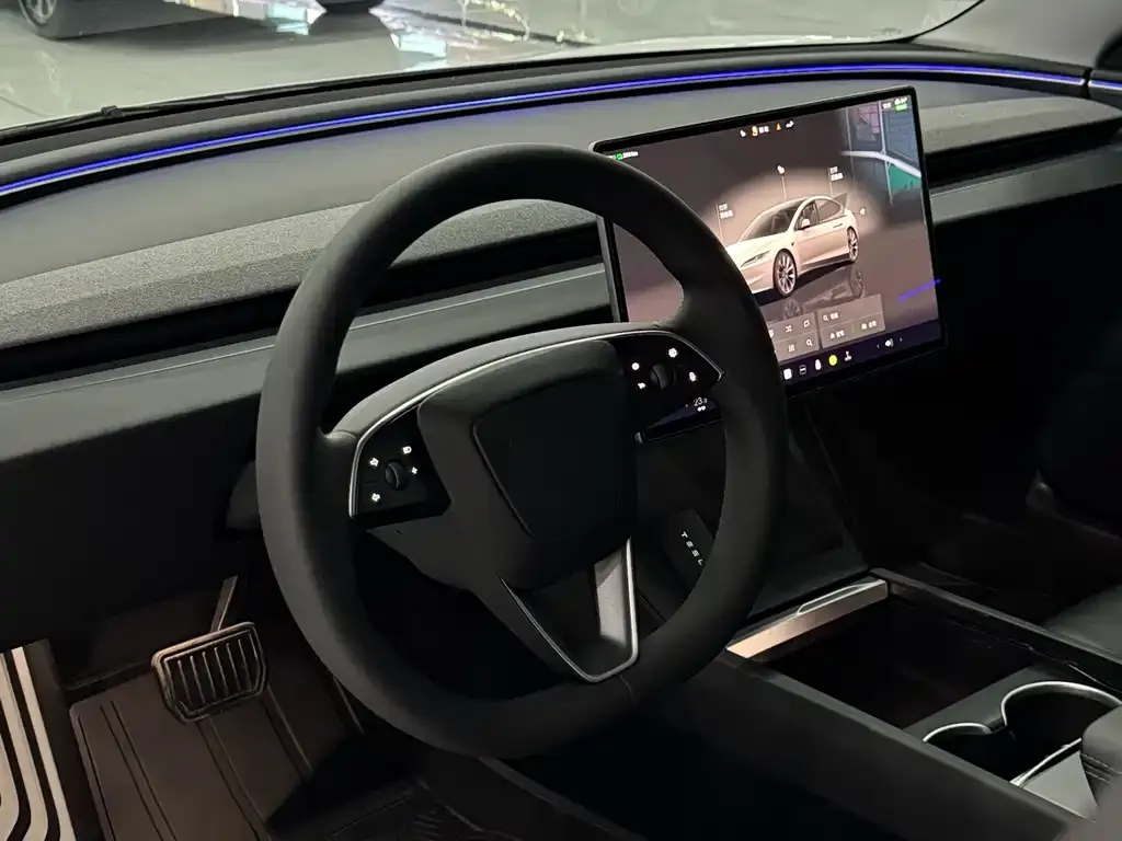 Tesla Model 3 — фото 3