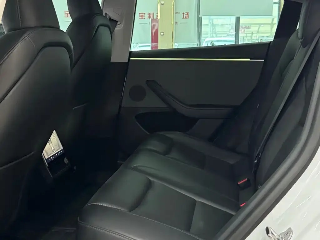 Tesla Model 3 — фото 4