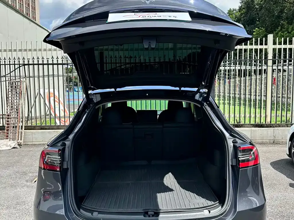 Tesla Model Y — фото 7