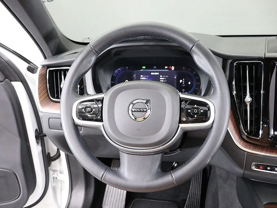 Volvo XC60 — фото 4