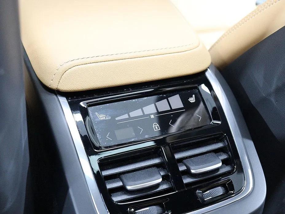 Volvo XC60 — фото 10