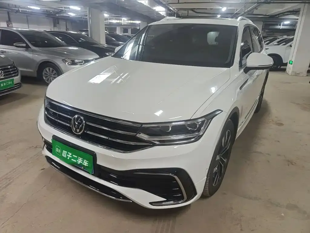 Volkswagen Tiguan L — фото 1