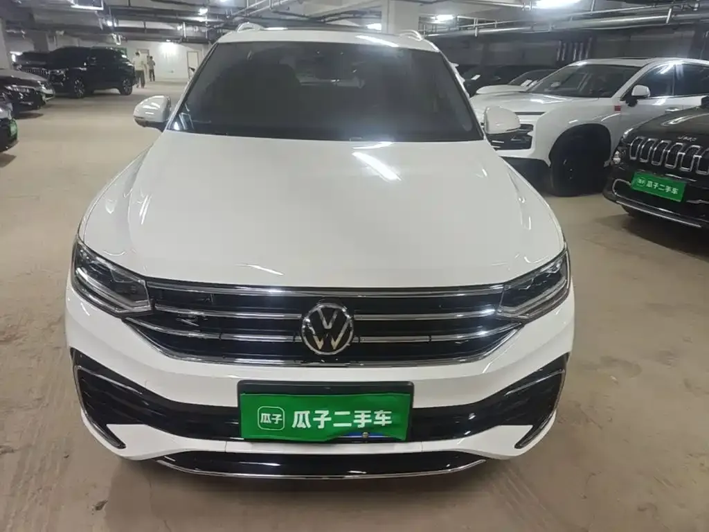 Volkswagen Tiguan L — фото 10