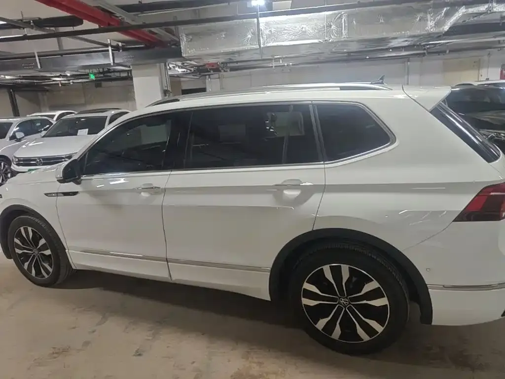 Volkswagen Tiguan L — фото 6