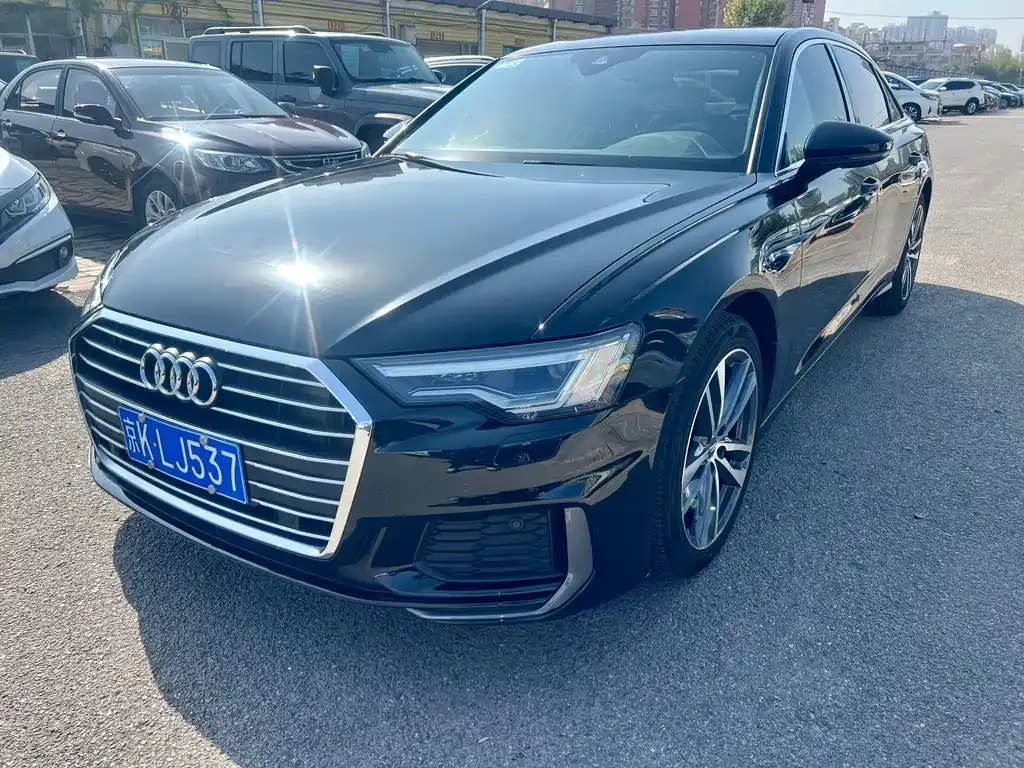 Audi A6L — фото 1
