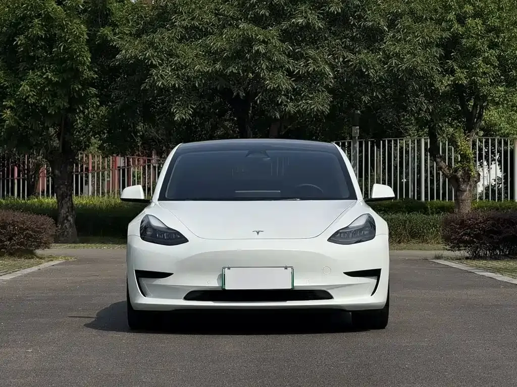 Tesla Model 3 — фото 7