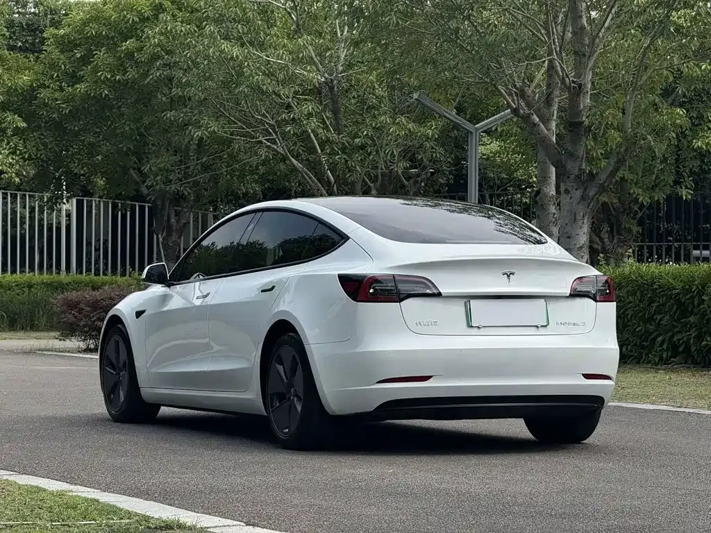 Tesla Model 3 — фото 5