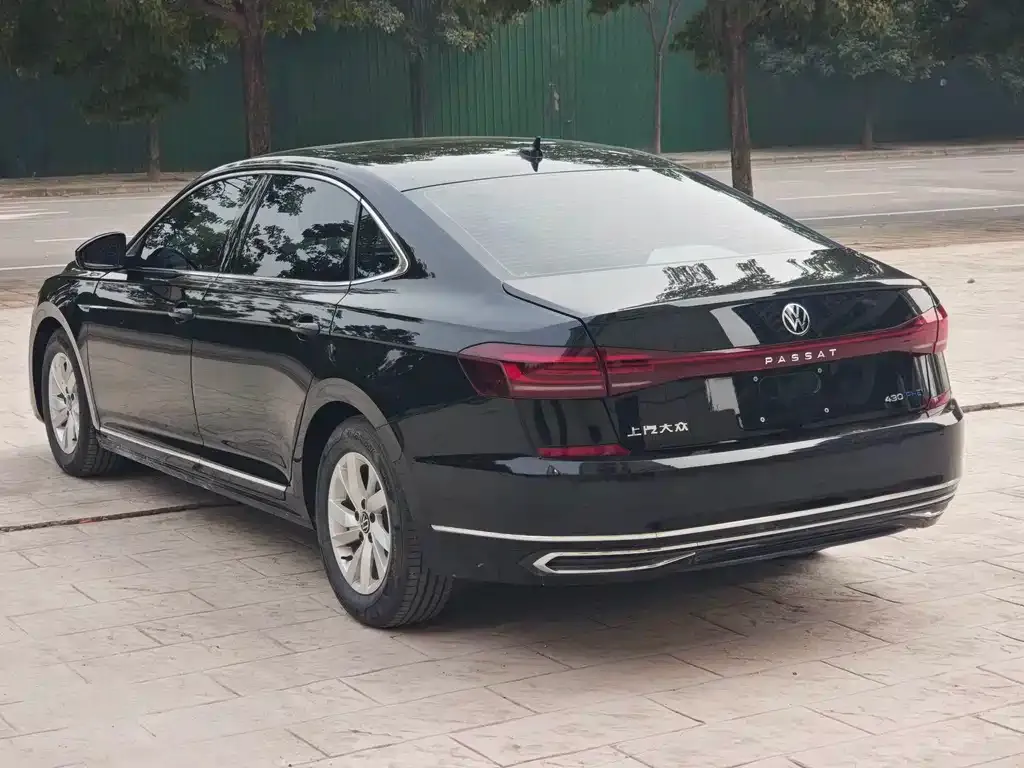 Volkswagen Passat PHEV — фото 8