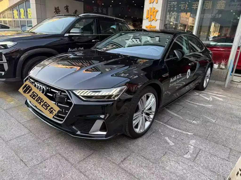 Audi A7L — фото 1