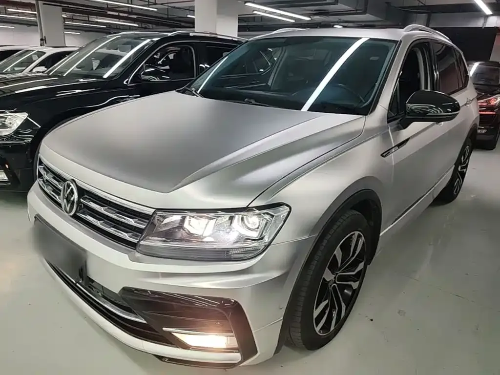 Volkswagen Tiguan L — фото 1