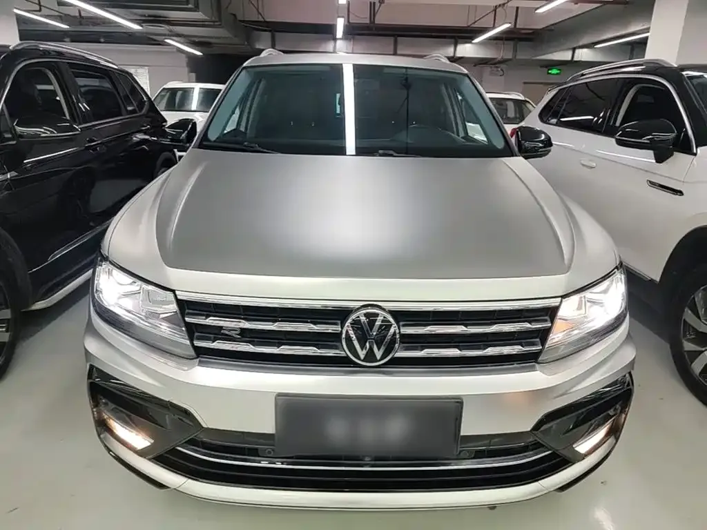 Volkswagen Tiguan L — фото 10