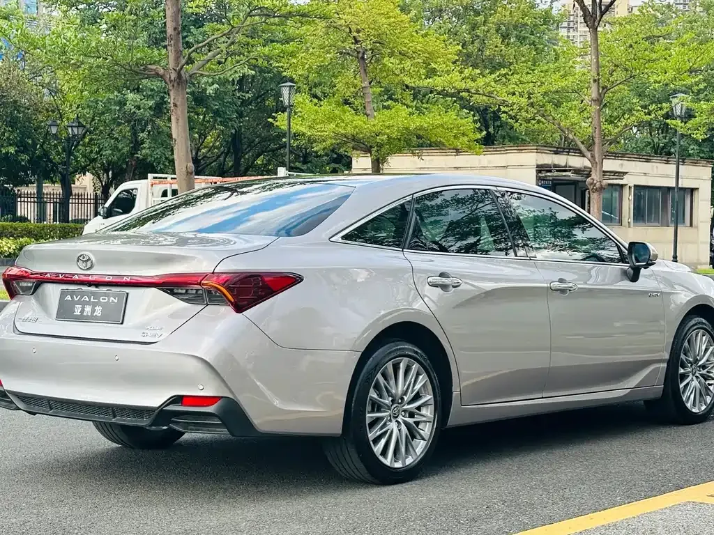 Toyota Avalon — фото 10