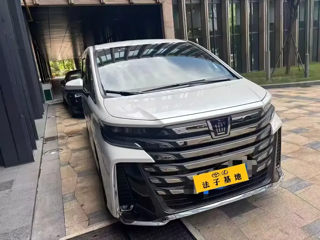 Toyota Vellfire — фото 1