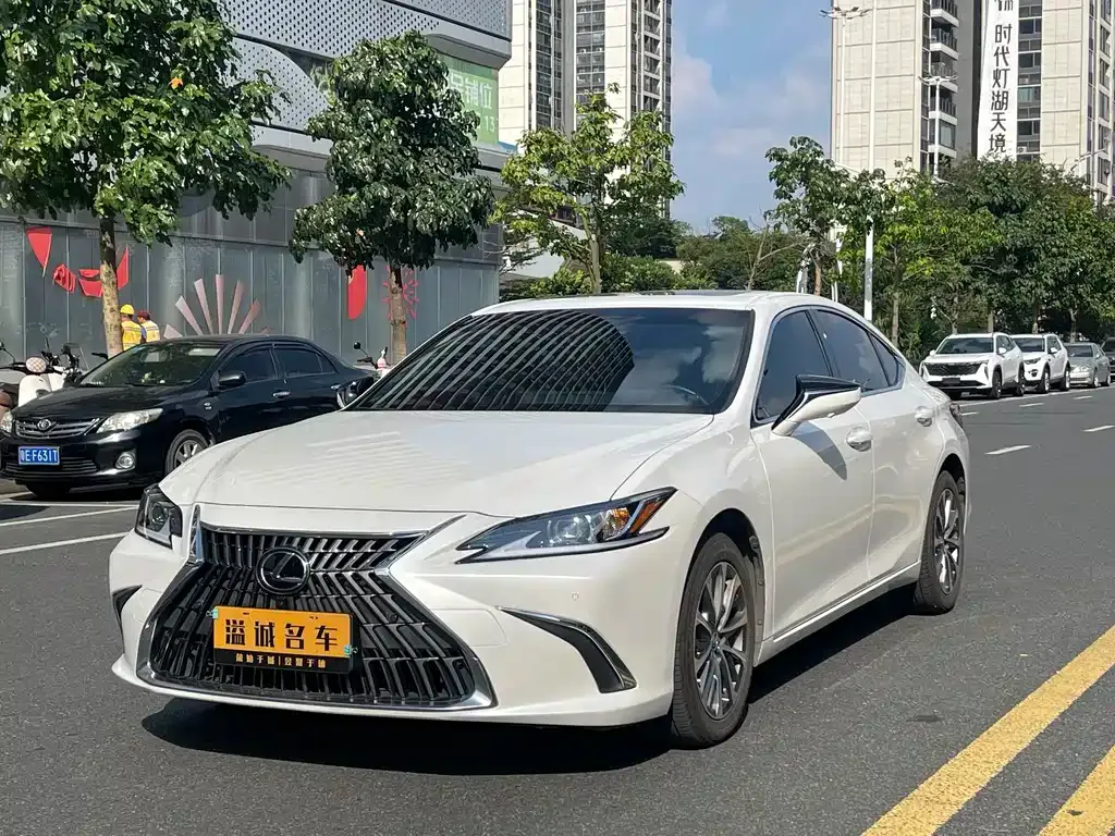 Lexus ES — фото 1